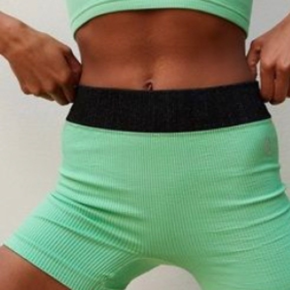 (A4) Free People Movement Prajna Happiness Runs Seamless Shorts, Size M/L, NWT - Picture 4 of 9